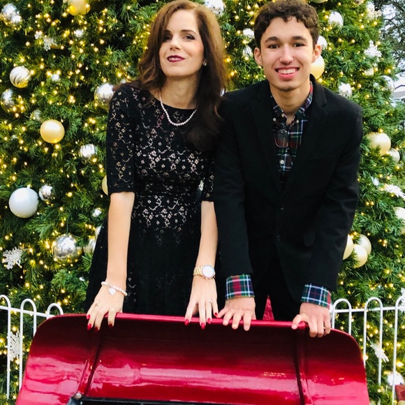 Meet your Posher, Mary All of my sales going forward will be to help me w/chemo. - Picture 12 of 17